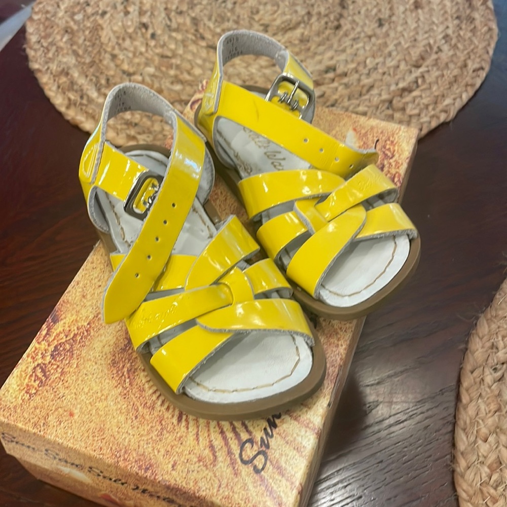 Shiny yellow salt water sandals for summer!! Great condition!!